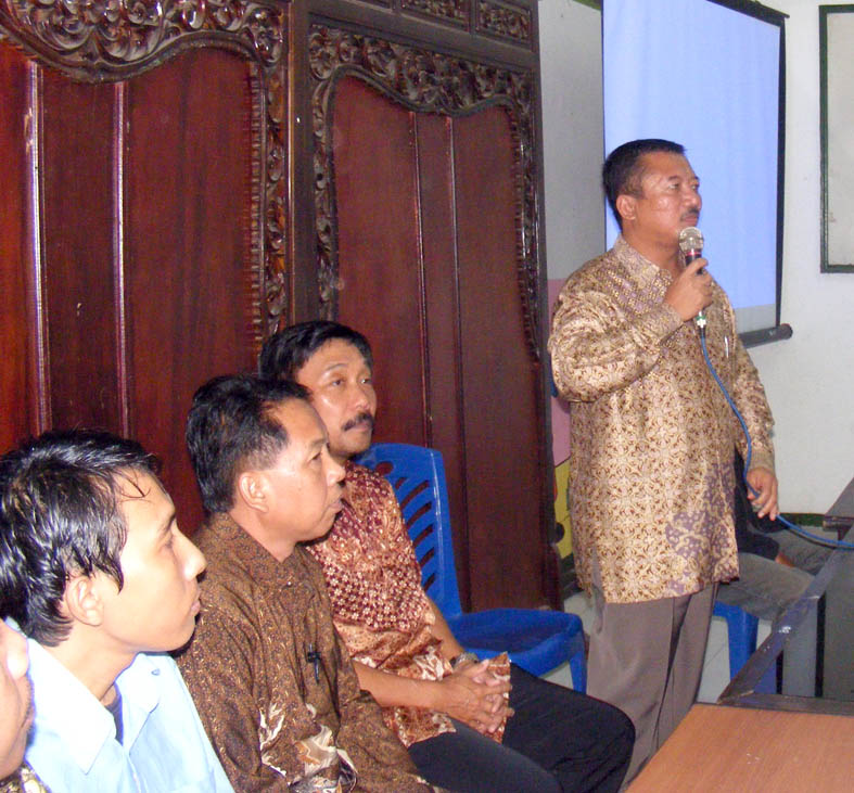 Bambang DH Terkesan Pada Komunitas Kampung Sawahan(KOMPAS)